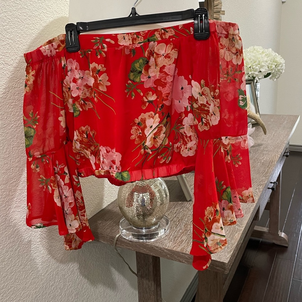 Floral crop top with bell sleeves